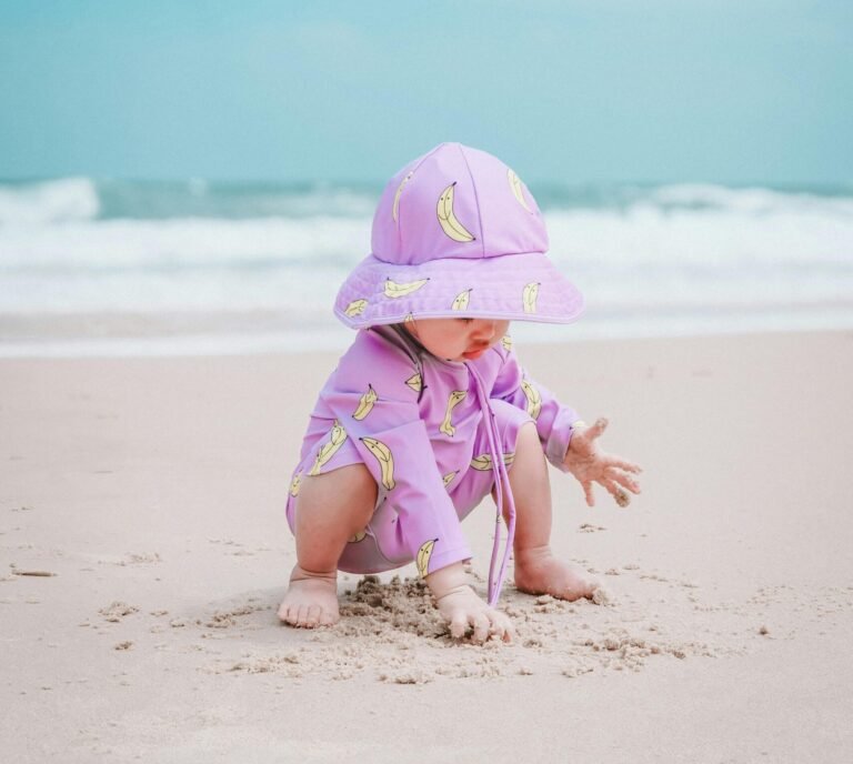 Imprescindibles para ir a la playa con un bebé