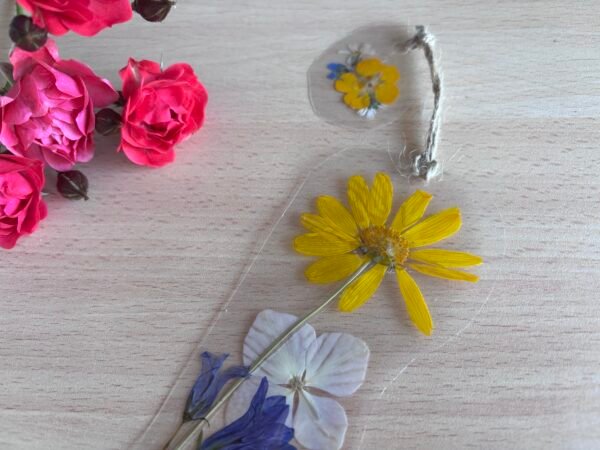 Marcapáginas de flores prensadas - Imagen 18