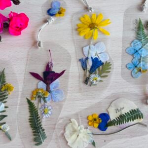 Marcapáginas de flores prensadas