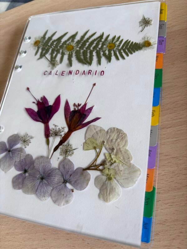 Cubierta Artesanal de Agenda con Encanto Floral - Imagen 7